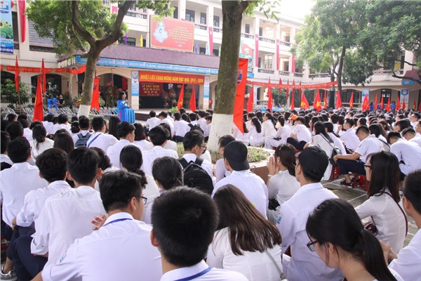 Văn nghệ chào mừng khai giảng